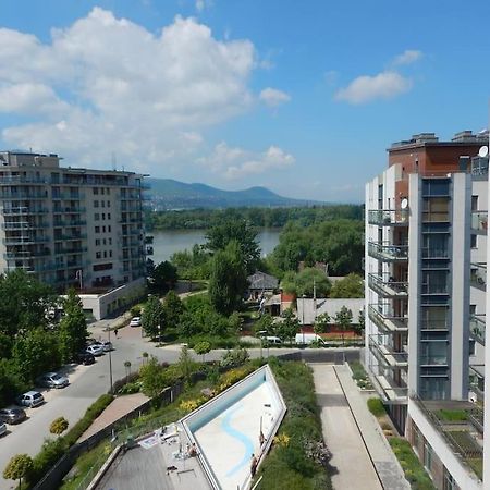 Imadnivalo Medences Hotellakas Szaunaval. ブダペスト エクステリア 写真