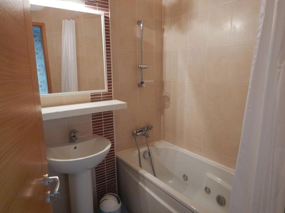 Imadnivalo Medences Hotellakas Szaunaval. ブダペスト エクステリア 写真