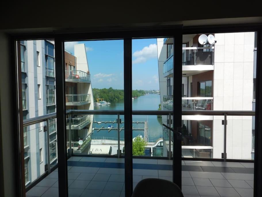 Imadnivalo Medences Hotellakas Szaunaval. ブダペスト エクステリア 写真